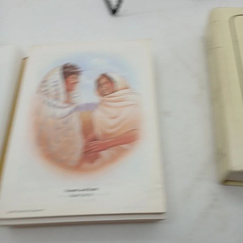 Childrens Holy‎ Bible Vintage NIV Edition 1978 Zondervan Christian Book Lot of 2